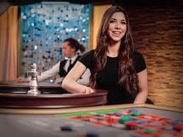rupiahtoto asia live-dealer card game interface on mobile phone screen